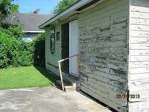 2nd image of 915 Avenue A