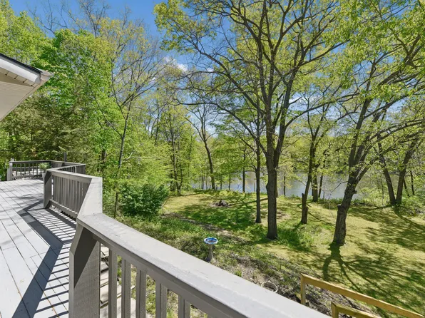 201 Scenic View Dr, Niles, MI 49120