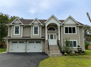 23 Cooper Dr, Nanuet, NY 10954