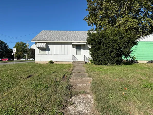 1511 S Sharp Ave, Marshall, MO 65340