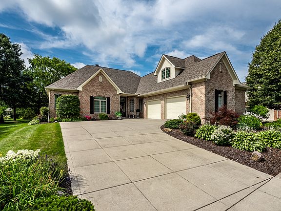3rd image of 451 Burlington Ln