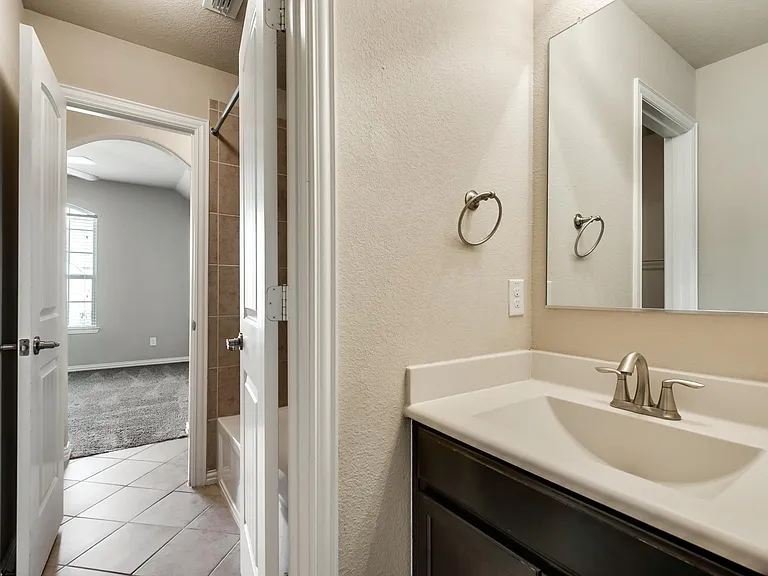 1404 Nacona Dr — Photo 14