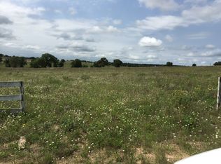 129 Lake View Cir, La Vernia, TX 78121