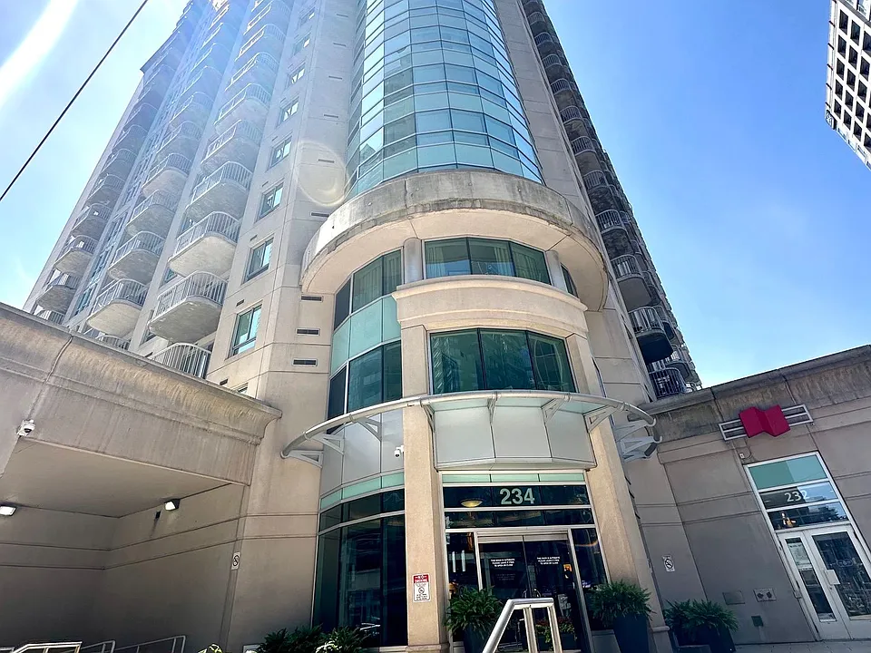 234 Rideau St #407