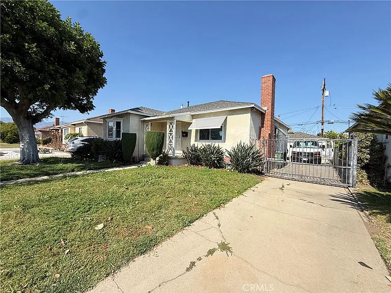 1036 S Hidalgo Ave — Photo 2