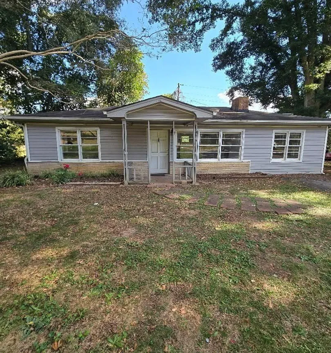 3 bed, 1056 sqft, $1,500 — Photo 3