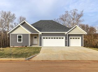 1605 E Hayloft Dr, Ozark, MO 65721