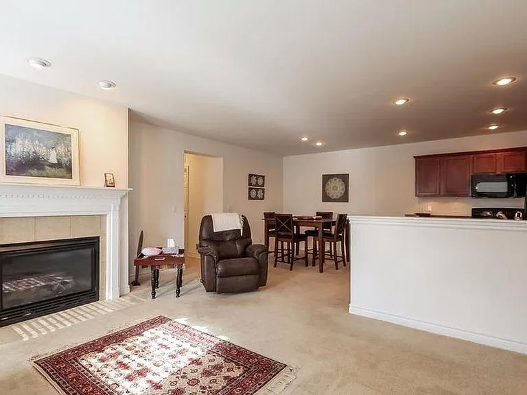 3370 Endsleigh Ln — Photo 10