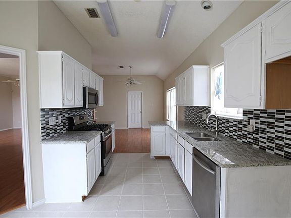 5th image of 2241 Chasefield Dr