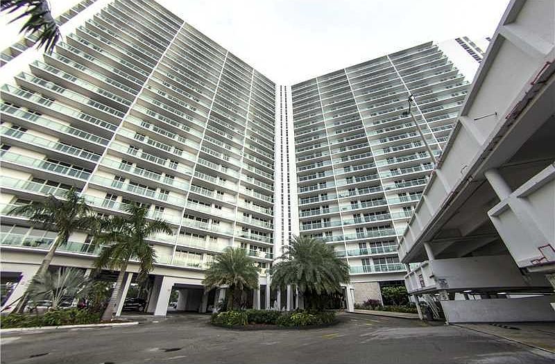1st image of 100 Bayview Dr APT 615