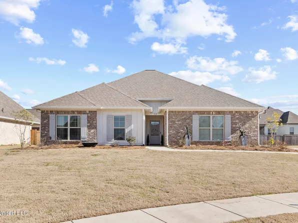 112 Sweetbriar Dr, Canton, MS 39046