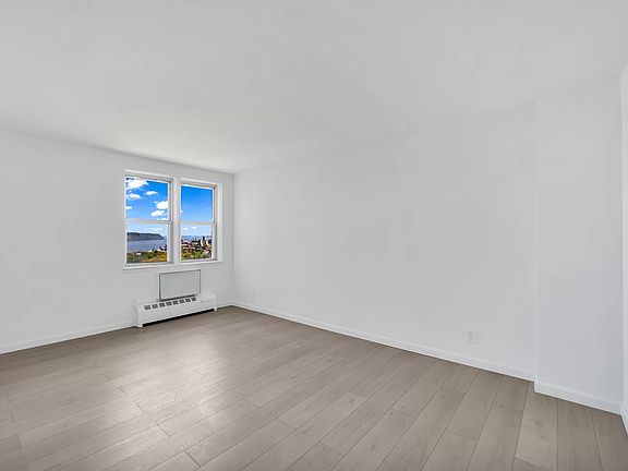 5th image of 5900 Arlington Ave APT 11X