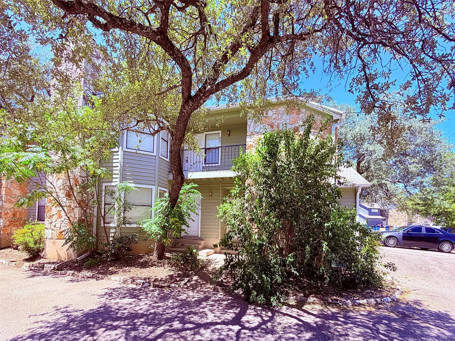2 bed, 2.0 bath, 3216 sqft, $1,150 — Photo 1