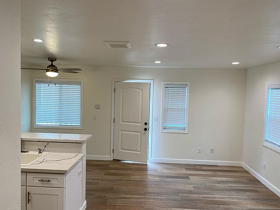 3rd image of 4428 52nd St