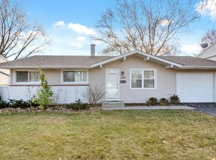 337 Cottonwood Rd, Buffalo Grove, IL 60089