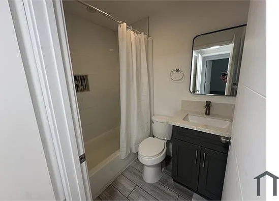 1348 W 41st Pl — Photo 2