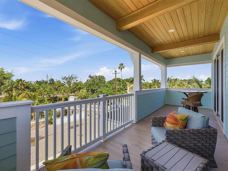 115 Aqua Ln — Photo 35