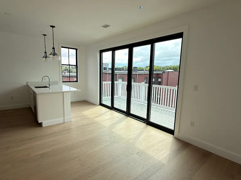 32 Orkney Rd #3D — Photo 5