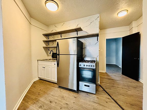 4th image of 456 Augusta St #456