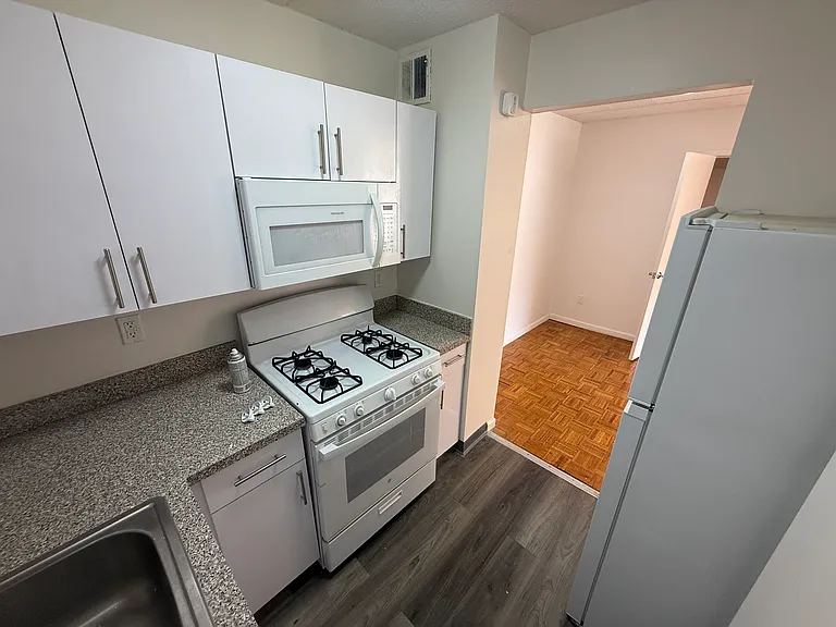 3620 Parsons Blvd #4C — Photo 7