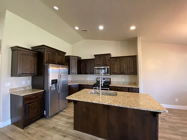 758 N 300 W — Photo 11