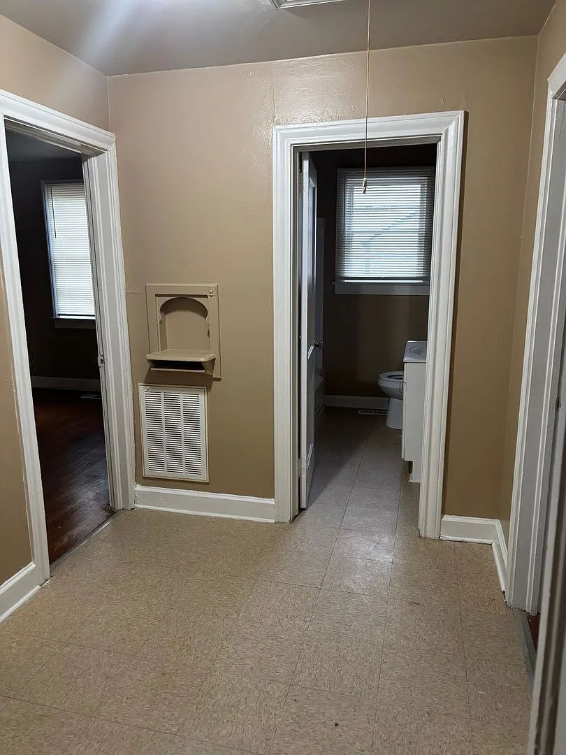 2 bedroom 1 bath with bonus room! — Photo 3