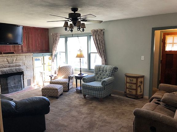 New carpet throughout