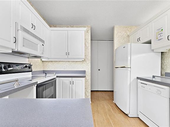 2nd image of 2525 Main St APT 214