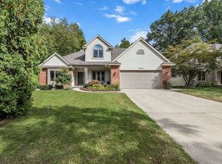 5020 Whispering Oak Cir, Midland, MI 48642