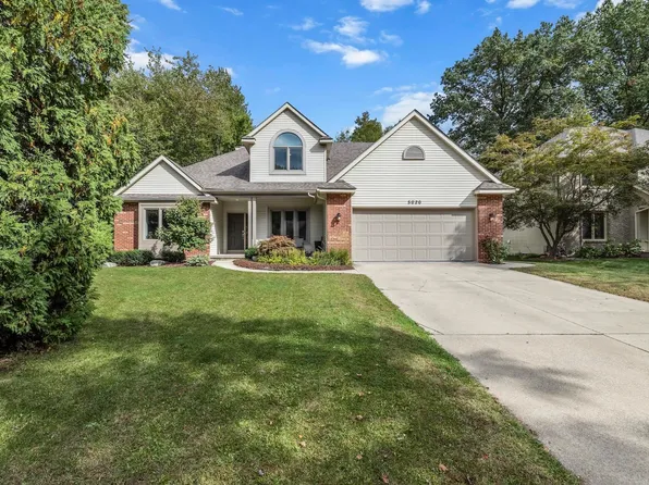 5020 Whispering Oak Cir, Midland, MI 48642