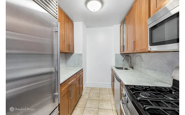 Sold by Douglas Elliman | media 16