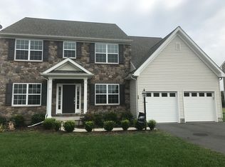 28 Furlong Rd, Douglassville, PA 19518