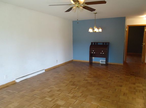 Living room/Dining area