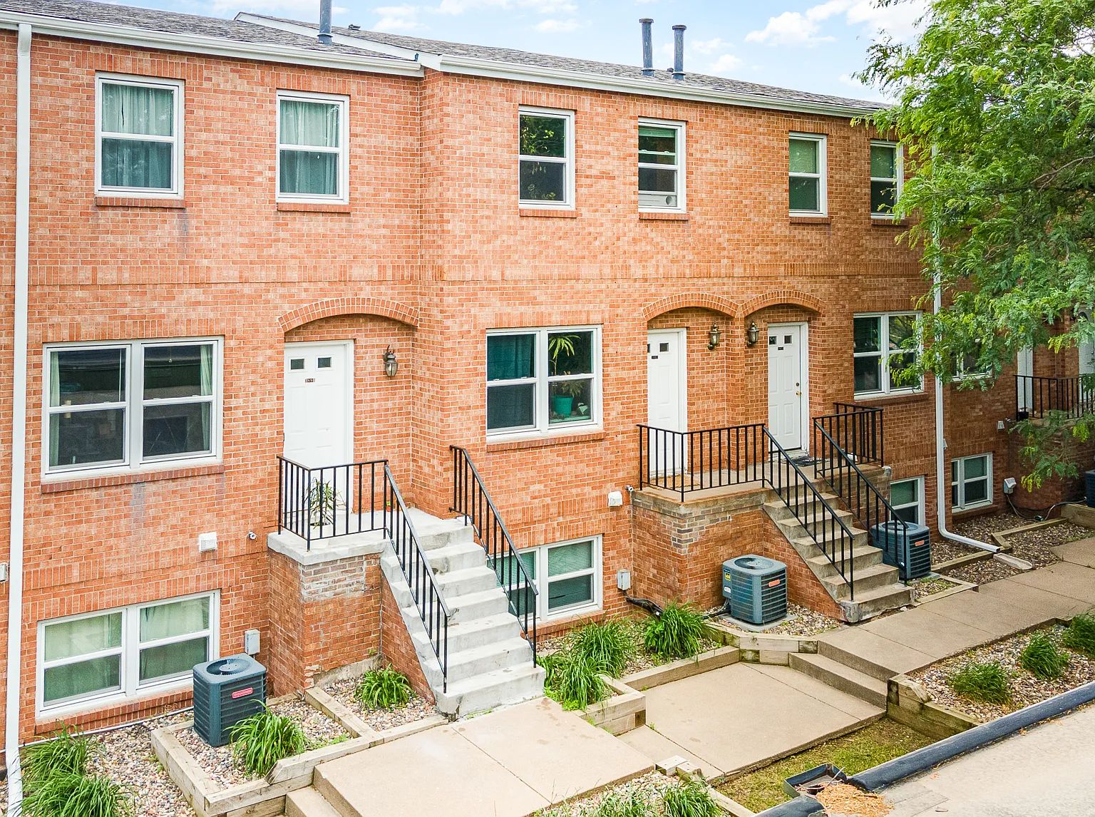 3 bed, 1700 sqft, $2,100 — Photo 1