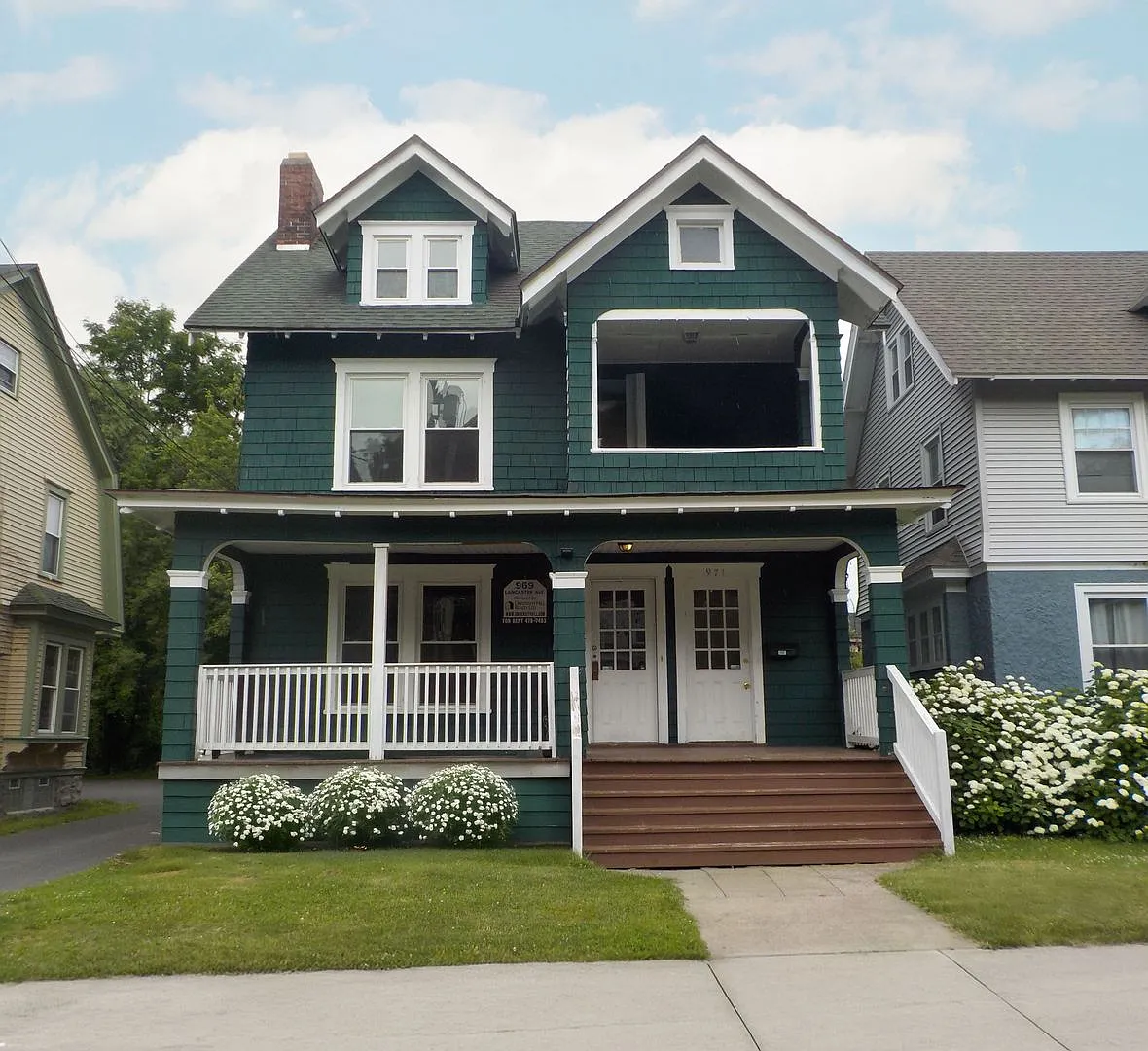 969 Lancaster Ave - July 1, 2027 - Beautiful 3 Bedroom — Photo 2