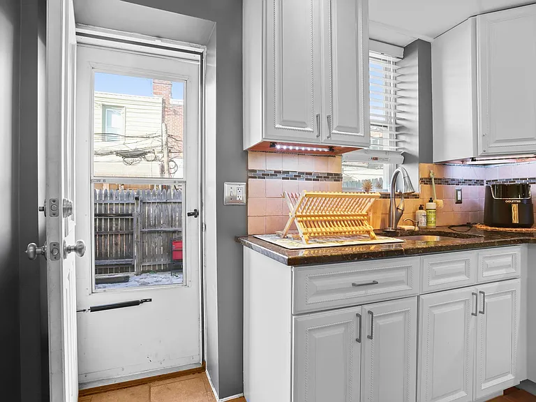 3346 Livingston St — Photo 12