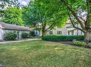 2 Ashlea Vlg, New Holland, PA 17557