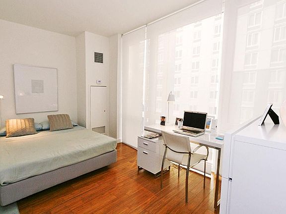 3rd image of 330 W 39th St APT 3J