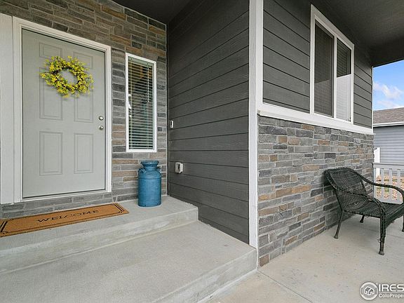 3rd image of 725 Mt Evans Ave