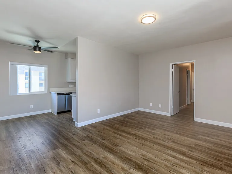 1119-1123 E Elk Ave — Photo 74