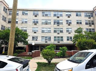 6040 N Troy St APT 306, Chicago, IL 60659