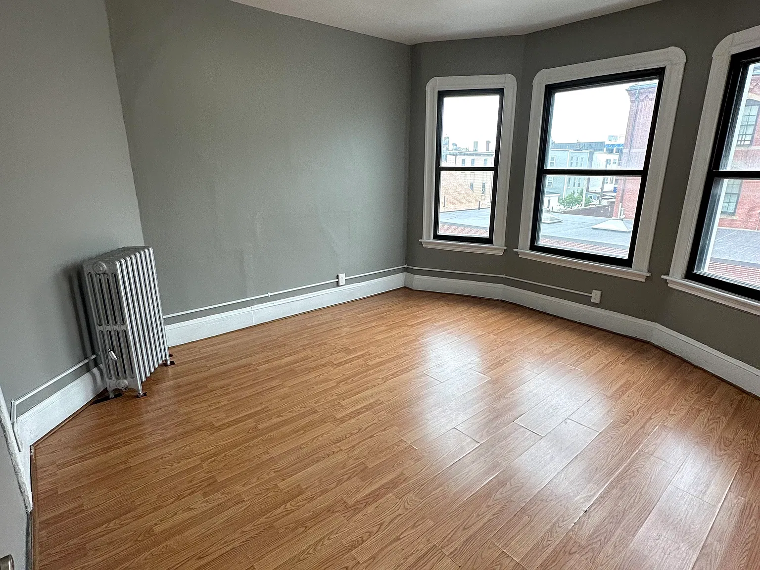 4 bed, $3,200 — Photo 1