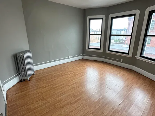 26 Shelby St #3, Boston, MA 02128