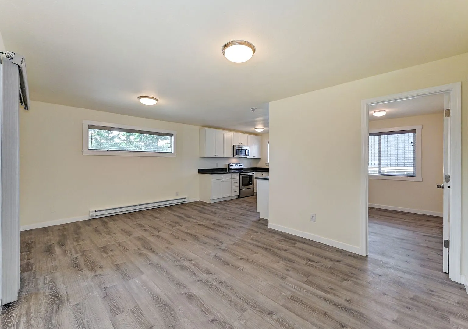 3BR 2BA Spacious Unit in Federal Way — Photo 3