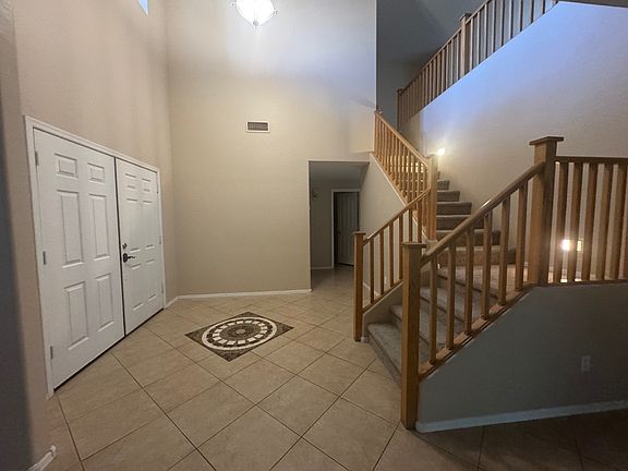 5th image of 1359 E Parkview Dr