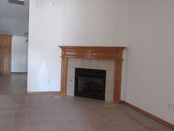 3rd image of 35 NW Heatherstone Dr