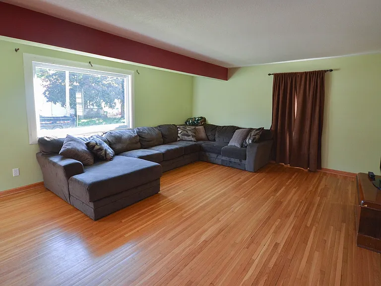 415 15th Ave NE — Photo 5
