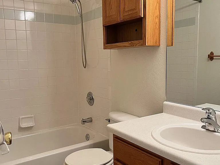 2555 Lyncrest Dr — Photo 10