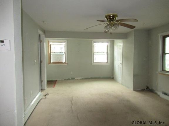 4th image of 706 1st Ave