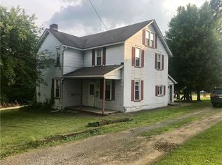 800 Wampum Ave, Ellwood City, PA 16117